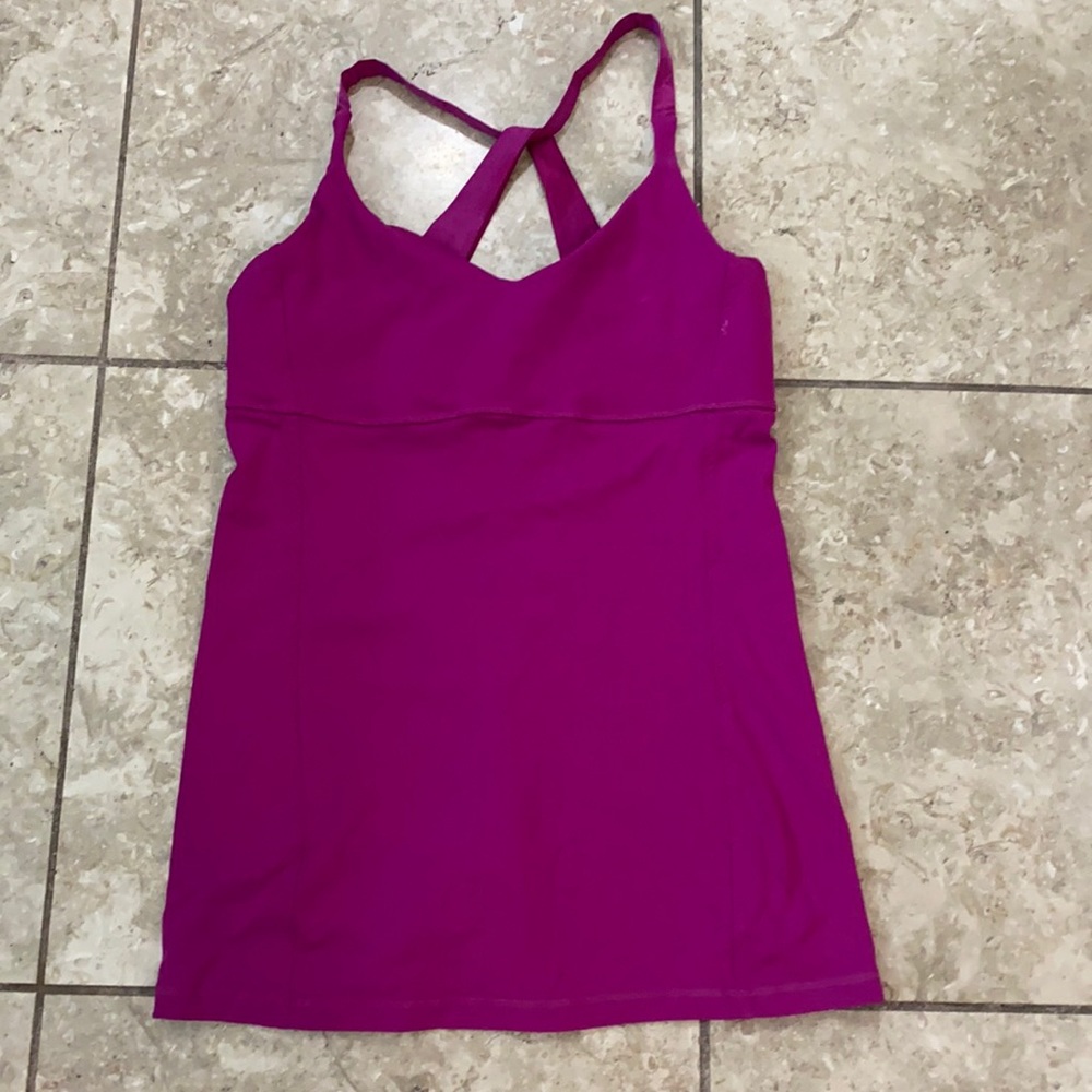 Lulu work out top in good condition.